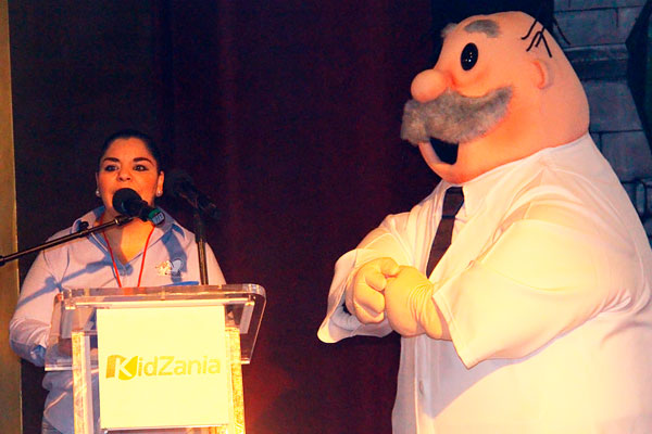 Apuesta Dr. Simi por la educación