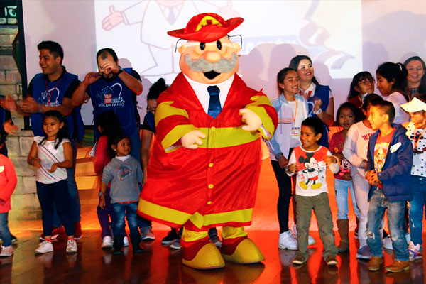 Apuesta Dr. Simi por la educación