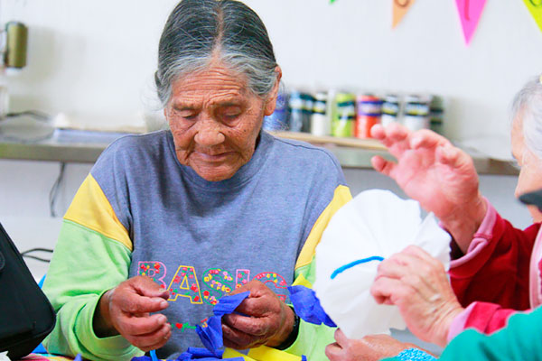 Ayudemos a los adultos mayores