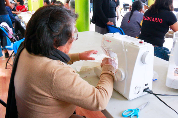 Ayudemos a los adultos mayores