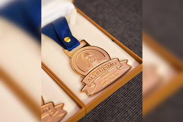 Dr. Simi, un premio para los altruistas mexicanos